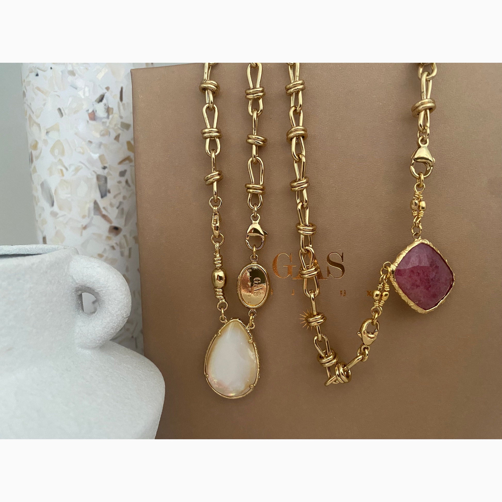 Discover the versatile Scapulaire Billy Necklace, boasting exquisite 24k gold plating and adorned with semi-precious stones.
