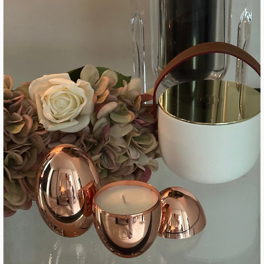 Meticulously crafted, this indulgent soy wax candle features a 100% cotton wick and a delightful blend of top notes including bergamot, melon, and marine, seamlessly merging with gentle middle notes of jasmine and violet, leading to a comforting base of musk and amberwood.