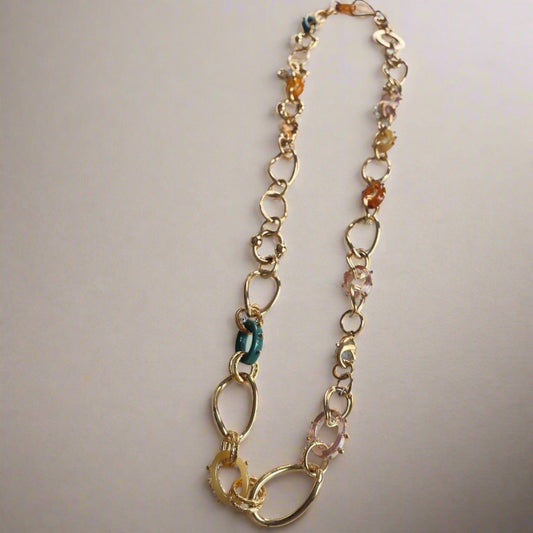 With a length of 103cm and a width of 2cm, this necklace is a symbol of sophistication and style. 