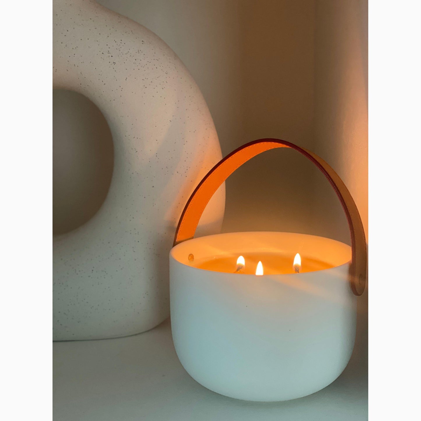 Top scents:; Bergamot, Melon, Marine  Middle scents: Jasmine, Violet, and Lily of the Valley  Base scents: Musk, Powder and Amberwood