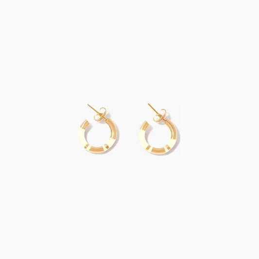 Elevate your style with the Aurélie Bidermann Positano mini hoop earrings, adorned with chic ivory stripes in resin and gilded with 750/1000 yellow gold.  These earrings exude timeless elegance and sophistication, perfect for adding a touch of luxury to any ensemble.  Total length of buckle: 1.5 cm Diameter of buckle: 1 cm Buckle width: 0.2 cm