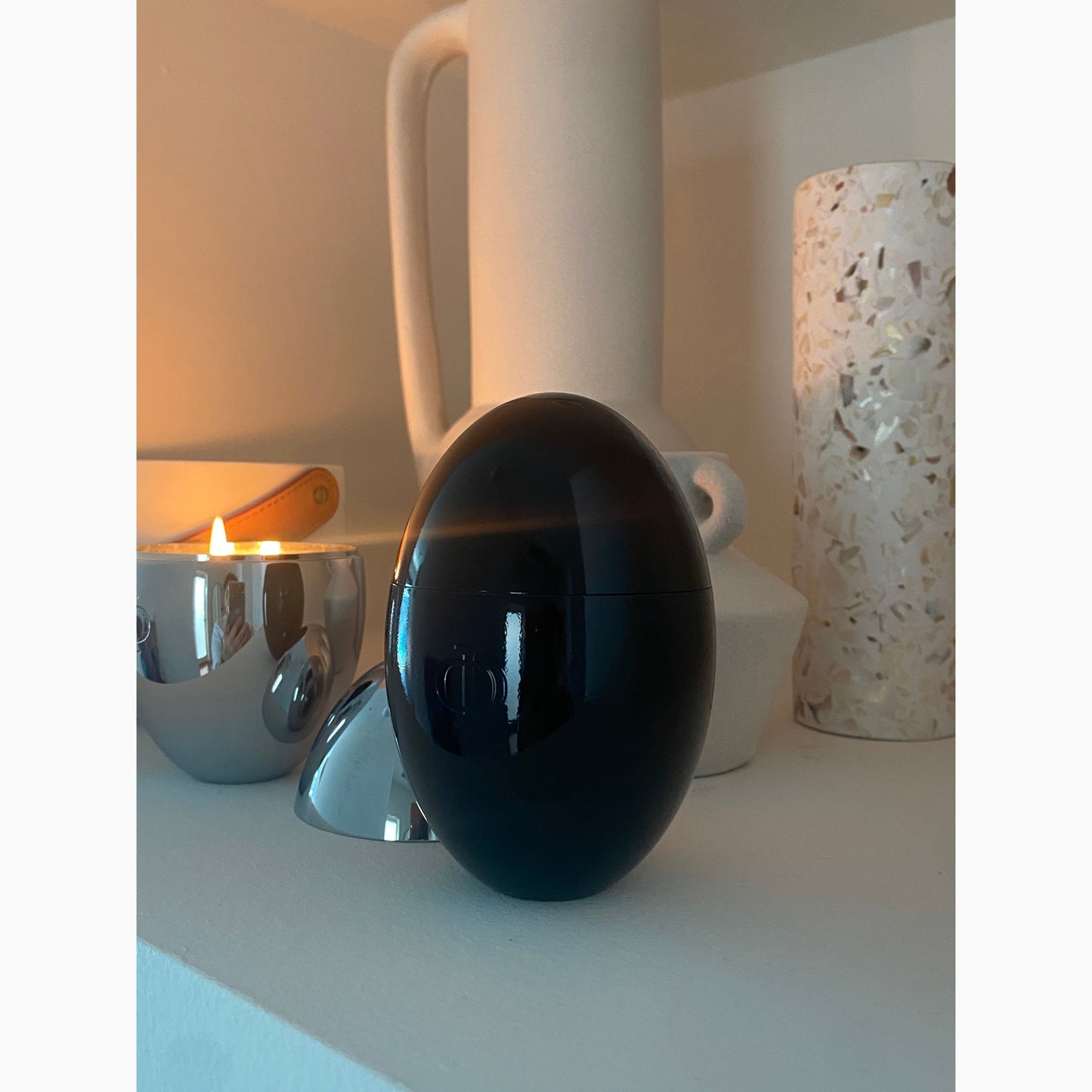 Meticulously crafted, this indulgent soy wax candle features a 100% cotton wick and a delightful blend of top notes including bergamot, melon, and marine, seamlessly merging with gentle middle notes of jasmine and violet, leading to a comforting base of musk and amberwood.