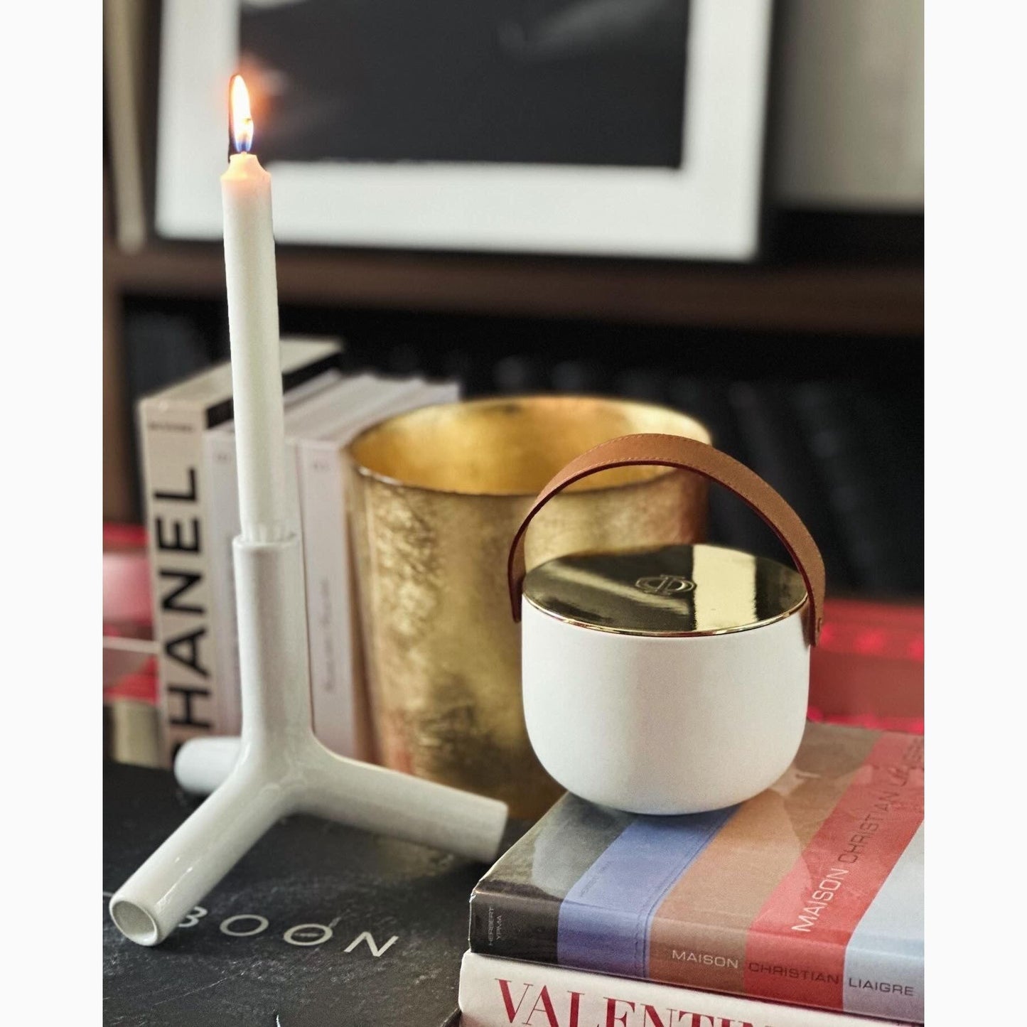 Top scents; Bergamot, Melon, Marine  Middle scents: Jasmine, Violet, and Lily of the Valley  Base scents: Musk, Powder and Amberwood