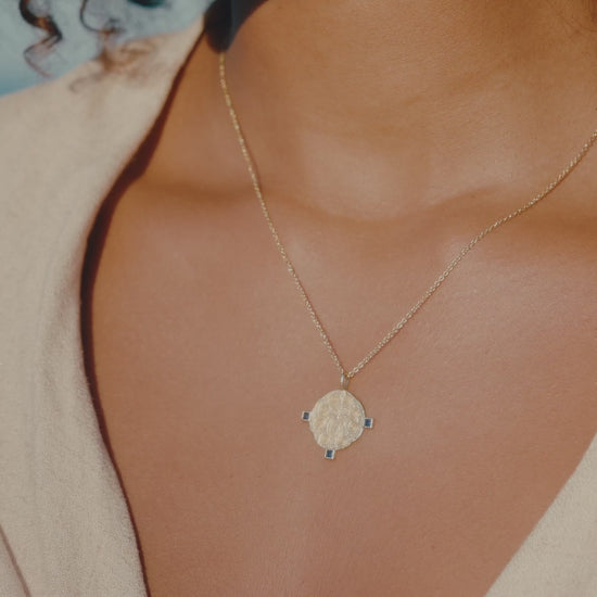 Agapee Oxta necklace video view